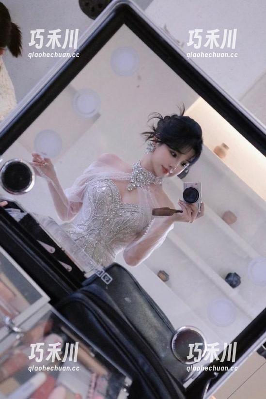 秀人网 - Zoe柚柚旅拍精选：精彩原图与完美图包不容错过！.txt