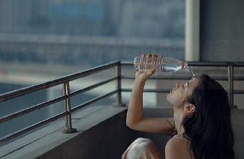 秀人网 – 超萌大琪琪Emily姐姐写真合集，精美图片让你心动不已的视觉盛宴！.txt