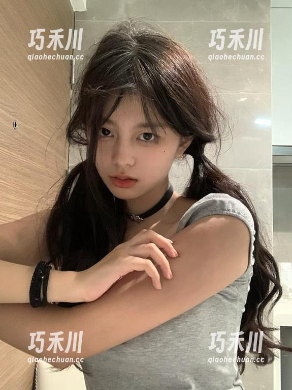 秀人网 - 娜娜baby全套白衬衫写真图片，展现她独特的个人风格与魅力.txt