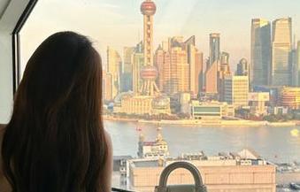 秀人网 – 泳装中的娜比：精选美图剖析她如何展现迷人的夏日风情！.txt