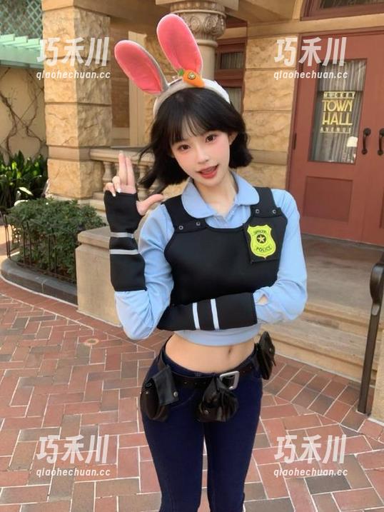 秀人网 - 最新娜露Selena泳装写真合集，水滨度假胜地的完美瞬间.txt