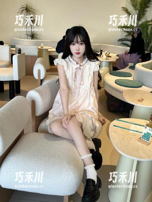 秀人网 - 精选岁小岁的浴缸美图，体验一个充满浪漫与梦幻色彩的视觉盛宴.txt