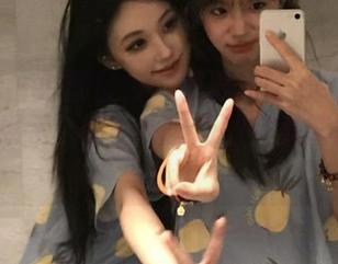 秀人网 – 原图首发：张思允Nice泳装写真在线展示，时尚与魅力的完美结合！.txt