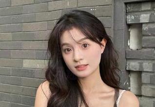 秀人网 – 一起领略徐媛媛的夏天美图作品，感受她如何通过独特的视角诠释夏季的浪漫与迷人。.txt