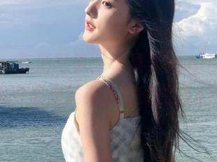 秀人网 – 高清写真：杨晨晨sugar吊裙飘逸中尽显丝袜美腿的诱惑.txt