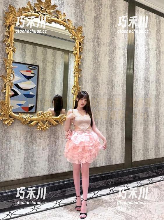 秀人网 - 柚子178制服时尚合集：这些图片让你尽情享受视觉的饕餮盛宴！.txt