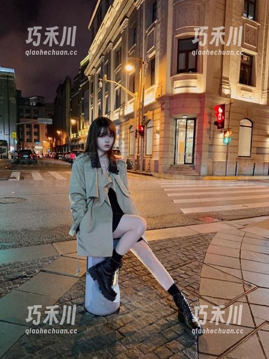 秀人网 - 探索白白Alina教室的奇妙世界：写真图包展现她内心深处的直白与奇幻.txt