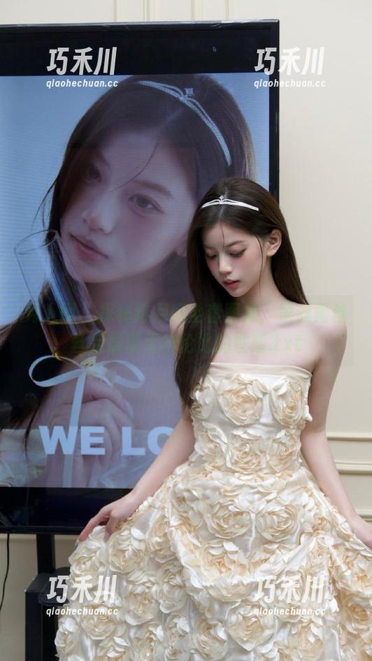 秀人网 - 探秘绯月樱全套图集，黑丝蕾丝丝足展现无与伦比的性感.txt