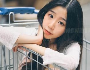 穆零Mu0的睡裙美图展示，套图里的每一瞬间都闪耀着青春的光彩。.txt