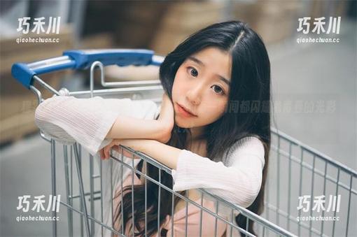 穆零Mu0的睡裙美图展示，套图里的每一瞬间都闪耀着青春的光彩。.txt