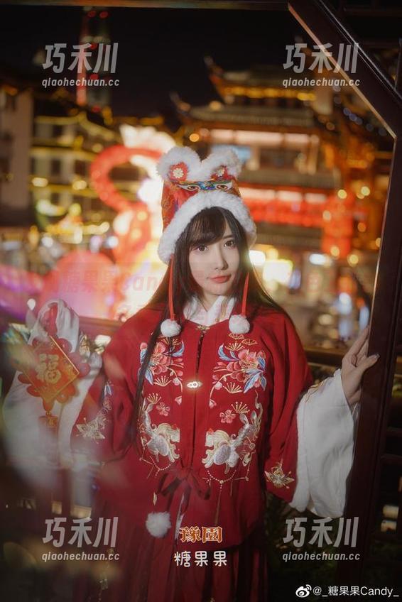 发现糖果果Candy最新图集，灰色卫衣的多重风格与表现.txt