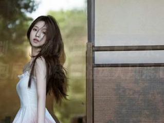 紧急企划 – 解锁小婕的写真艺术：原图与图包展现小恶魔的迷人风采.txt