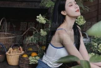 紧急企划 – 跟随小恩的步伐，探索白衬衫主题的惊艳美图图集.txt