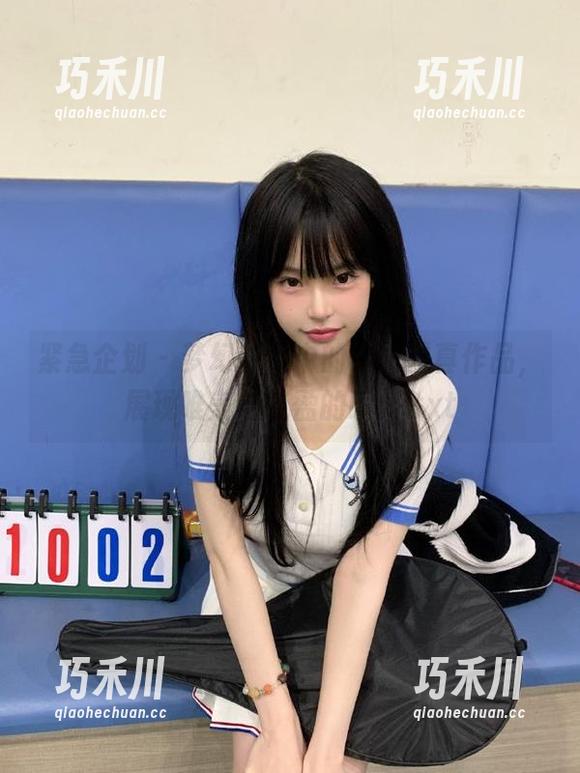 紧急企划 - 梦幻泳池中的小枫写真作品，展现唯美与轻盈的瞬间.txt