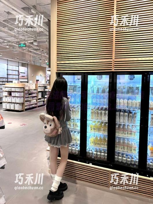 紧急企划-樱樱樱可 紧急企划 - 走进樱樱樱可的白色奇幻:探索原图与图集背后的创作理念.txt