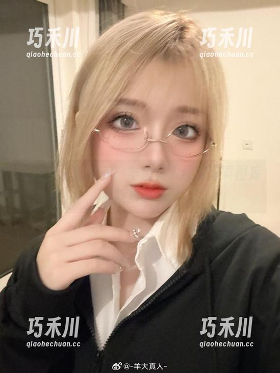 时尚与优雅并存，羊大真人红裙写真图库全新解读.txt