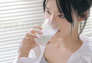 美媛馆 – 探索杨晓青儿的长腿魅力,超人气写真套图不容错过.txt