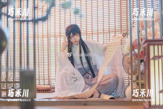 梦幻般的翎柒菜菜皮衣写真图集，带你体验不一样的可爱魅力！.txt