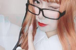 原图欣赏：芋圆侑子吊带装扮，记录生活中的小确幸.txt
