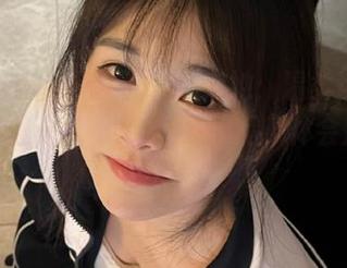 花漾show – 三个字形容她:温柔迷人,观看张思允Nice的写真作品,体会别样风情.txt