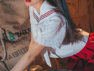 蜜桃社 – 探秘琉璃lily的写真创作,令人惊艳的套装与图包大公开!.txt