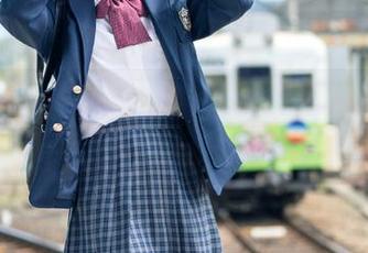 蜜桃社 – 真希泳池作品欣赏,快来下载这份独特的夏日魅力吧.txt