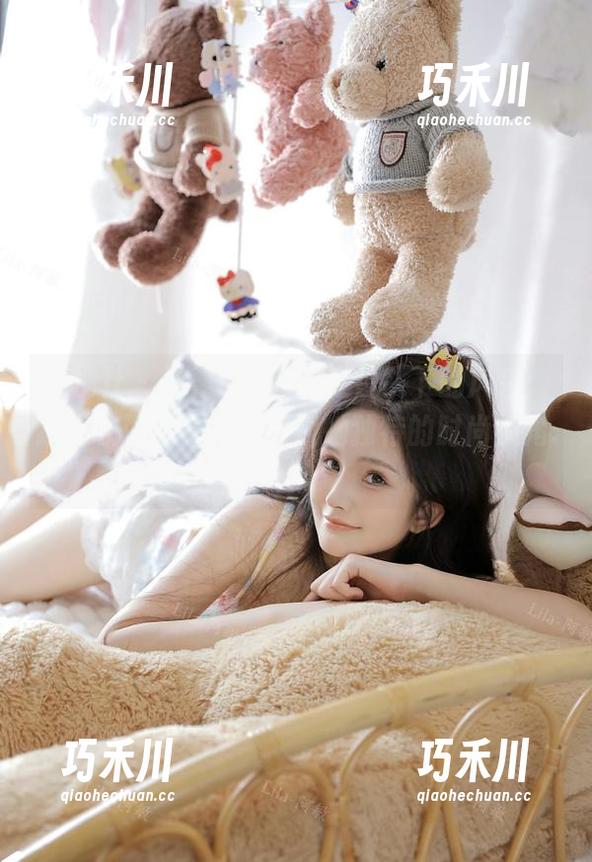 蜜桃社 - 雪梨sherry在镜头下的风采：连体衣图包作品，展现她独特的时尚视角.txt