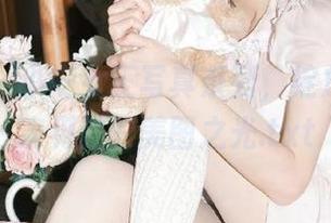袜啵啵 – 小安女王写真系列，绽放出你从未见过的美图之光.txt