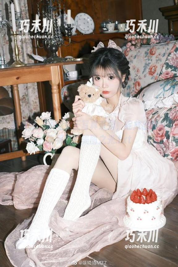 袜啵啵 - 小安女王写真系列，绽放出你从未见过的美图之光.txt