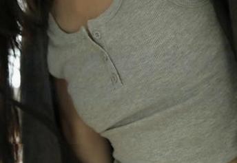 袜啵啵 – 芝士与厚灰丝的无圣光写真：花絮版瞬间捕捉真实的她.txt