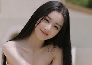 觅芙少女 – 依依灰丝艺术合集，靓丽壁纸带你感受时尚浪潮.txt