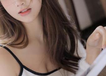 语画界 – 梦心玥的连衣裙美图分享，感受她的精彩瞬间与绝美风采.txt