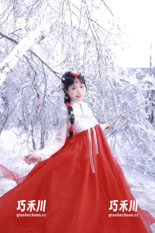 贞子蜜桃 贞子蜜桃的水彩梦:畅游碧蓝航线柴郡泳装写真图册.txt