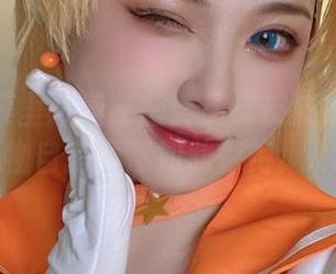 私房图集里藏着秘密:超皮皮皮奶的红色礼物自拍竟然如此惊艳!.txt