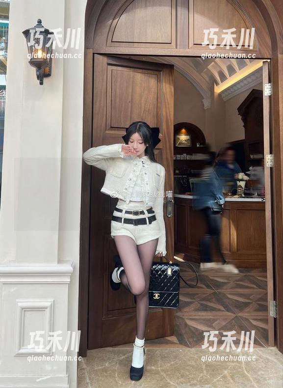 一起来看过期米线线喵2025新年特辑中的美图分享，感受不一样的新年气氛！.txt