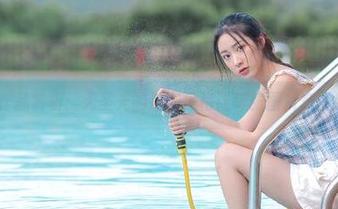 逐月Su作品赏析:无圣光的透明风格让每张图片充满魅力.txt