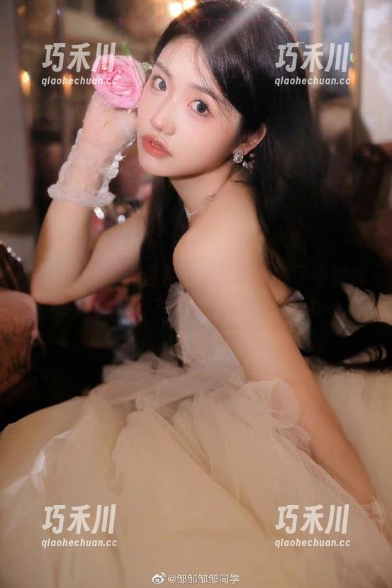 醇子小姨 微密圈 - 精选白色图集:跟随醇子小姨探索摄影艺术的新奇魅力!.txt