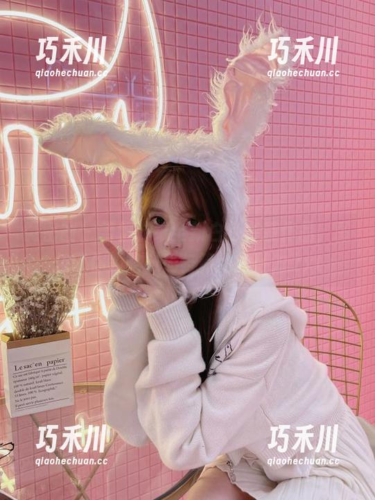 雪怡妹纸 微密圈 - 雪怡妹纸全新白色套装作品,图包带你领略时尚与简约的魅力.txt