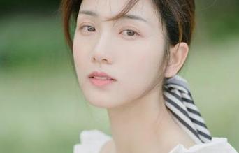 青豆客 – 拍摄刘奕宁Lynn的灰丝：那些动人原图背后的创作灵感.txt