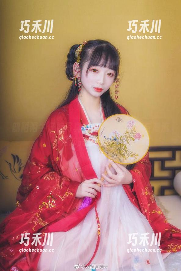 韶陌陌牛仔裤写真更新：极致细节与潮流穿搭的完美合集.txt