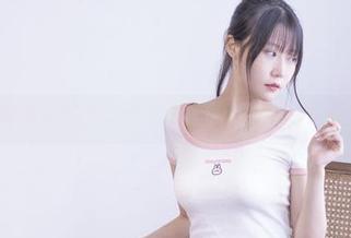 香草喵露露的黑白无圣光写真合集,展现她多彩的内心世界.txt