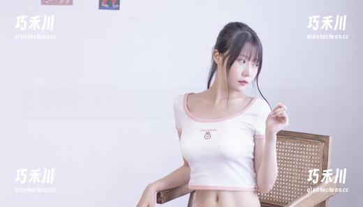 香草喵露露的黑白无圣光写真合集，展现她多彩的内心世界.txt