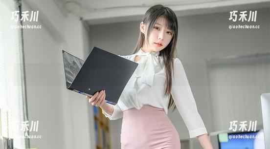 福利不断！香草喵露露黑色蕾丝旗袍自拍原图绝美呈现.txt