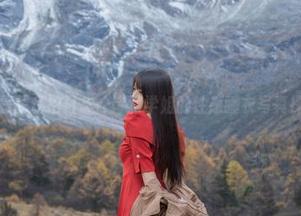 香草喵露露私拍日志:诗羽学姐的性感睡衣写真探索.txt