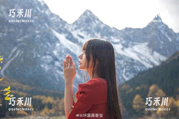 香草喵露露 在阳光庭院中,香草喵露露在线展示制服写真合集,尽情享受视觉盛宴!.txt