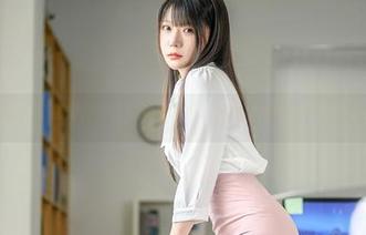 重温香草喵露露学妹的写真之美，原图捕捉绝美瞬间！.txt