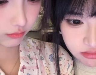 魅妍社 – FoxYini孟狐狸学姐的写真作品集：原图记录下每一个动人瞬间.txt