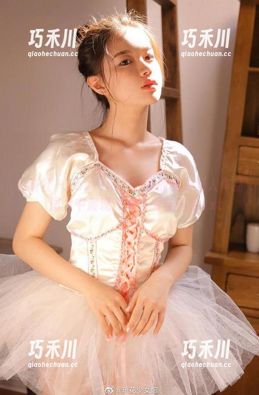 魅妍社 - FoxYini孟狐狸的私拍双人作品，图片中展现深厚情感与美感.txt